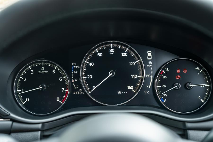 Панель приборов Mazda3 Skyactiv-G Sport Lux Hatchback 2019 года  (UK) (фото 76 из 91)